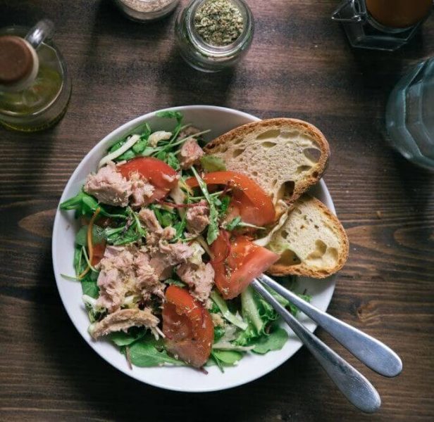 mixed-salad-with-tuna